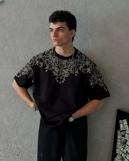 Urban Elegance: Unisex Trendy T-Shirt