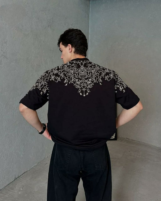 Urban Elegance: Unisex Trendy T-Shirt